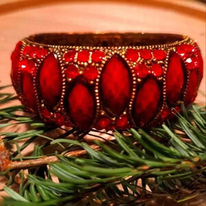 Hinged red bracelet